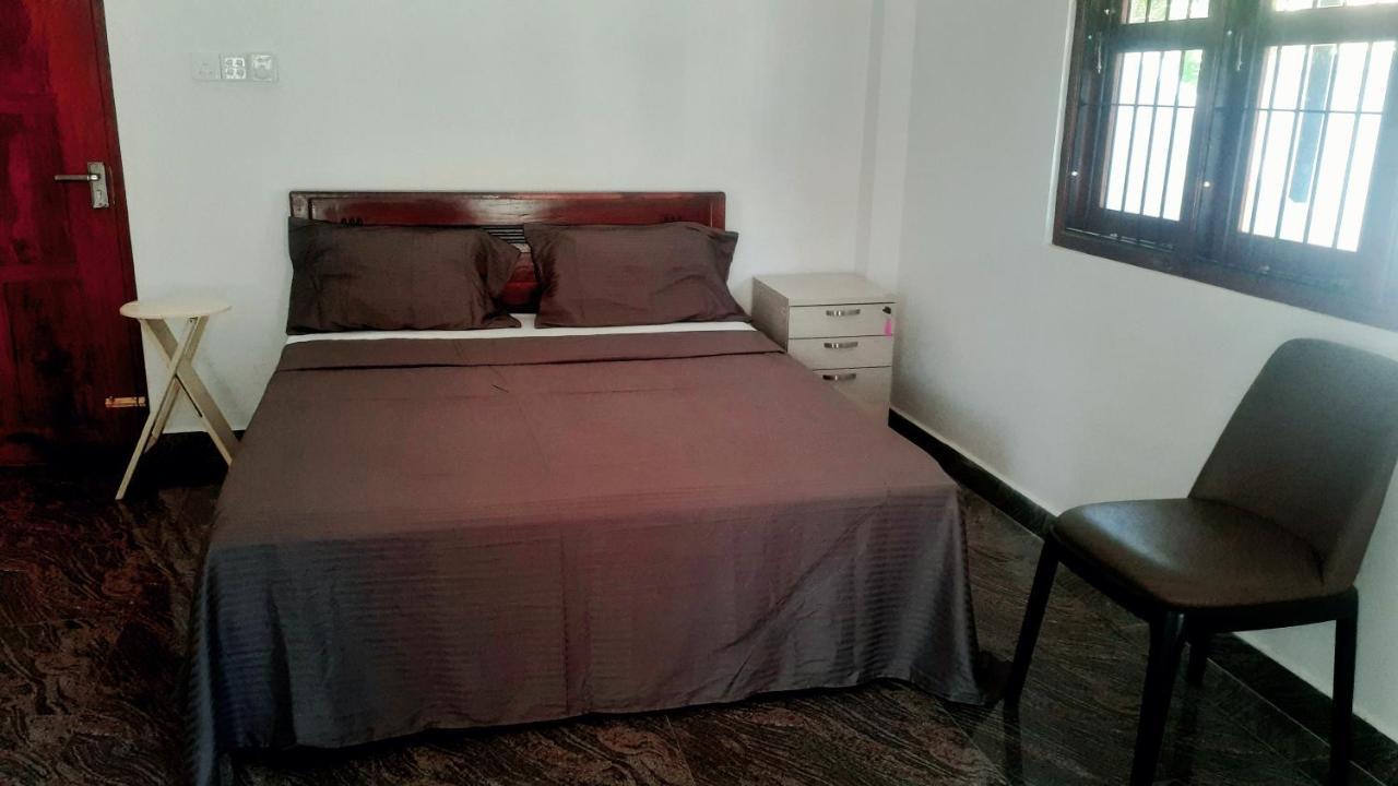 Airport Layover B&B Катунаяка Экстерьер фото