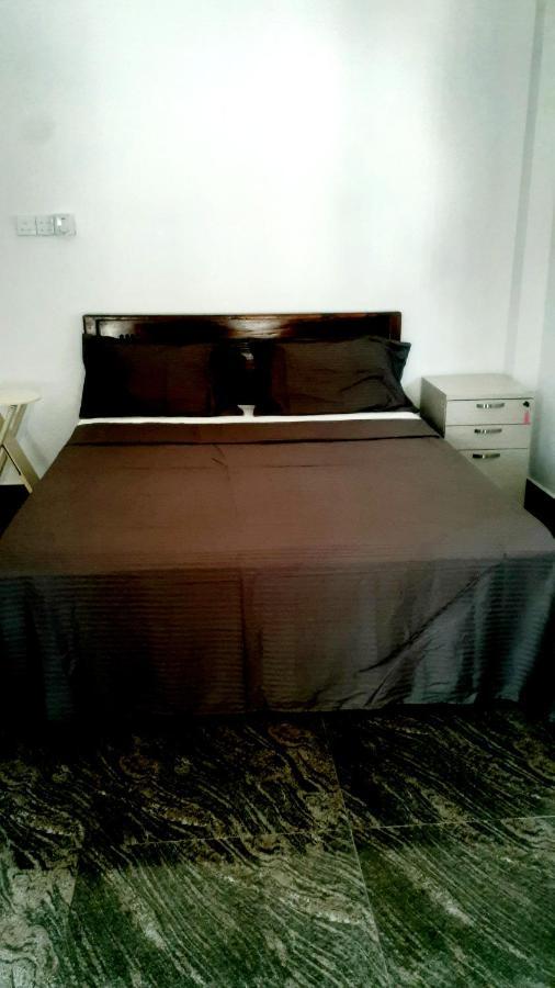 Airport Layover B&B Катунаяка Экстерьер фото