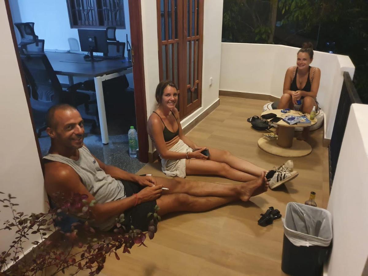 Airport Layover B&B Катунаяка Экстерьер фото